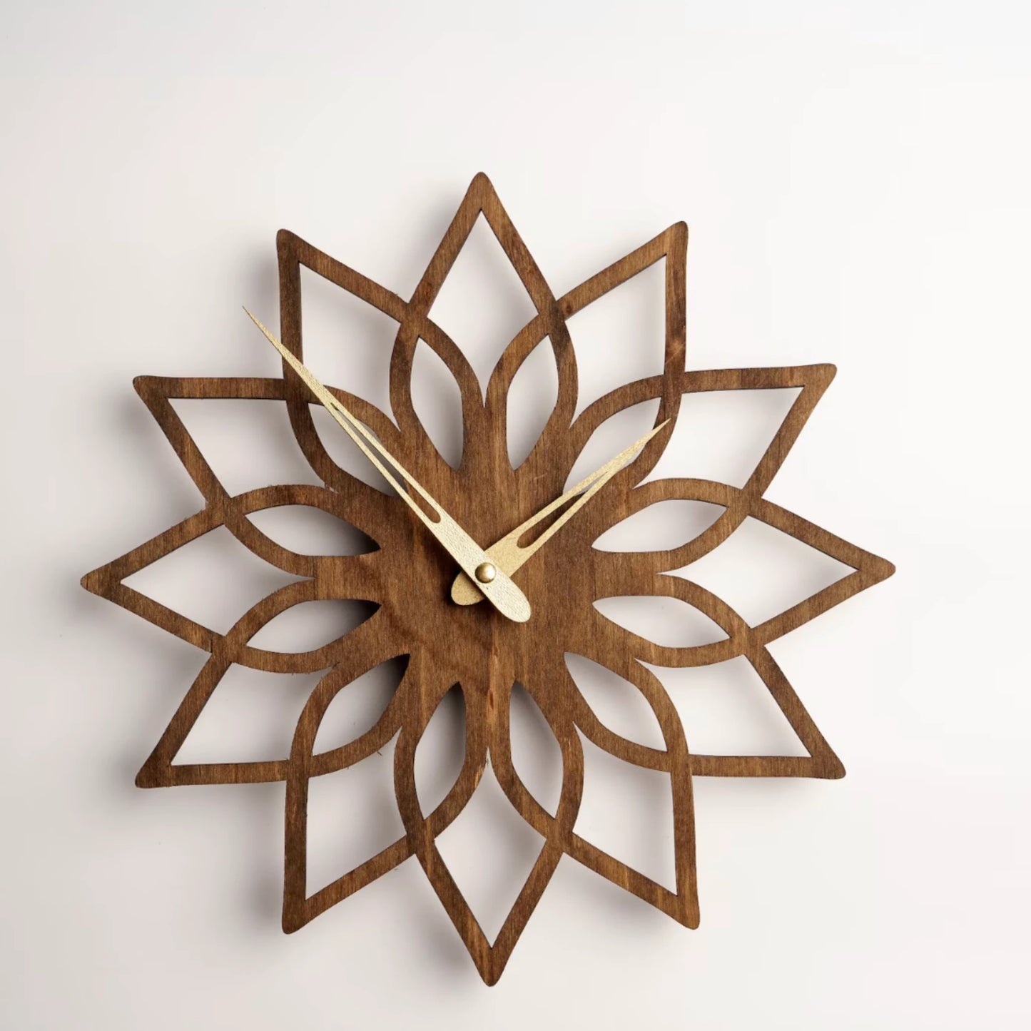 đ Horloge murale Zayno â Horloge en bois artisanale