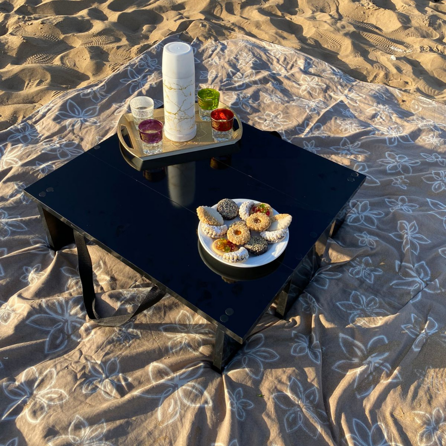 🏖️ طاولة الشاطئ الذكية للعائلات: خفيفة، عملية، ومتعددة الاستعمالات!